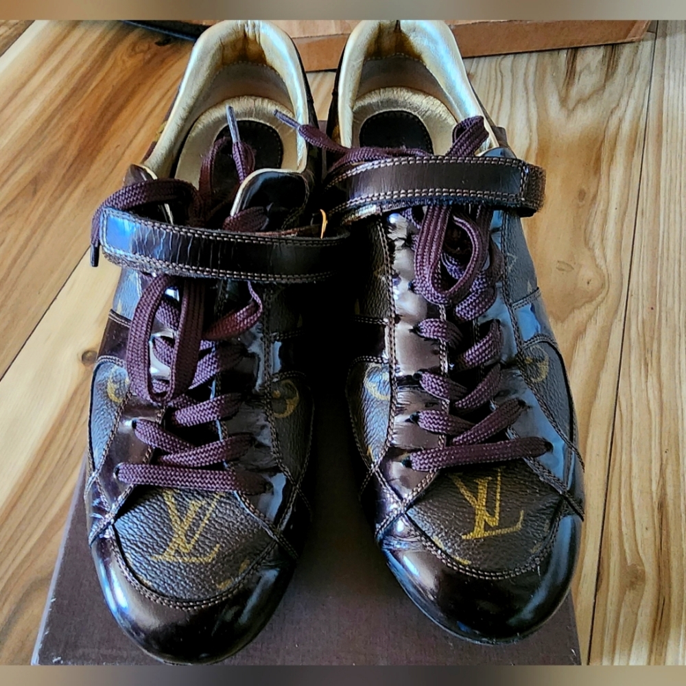 Louis Vuitton Brown Low-Top Sneakers with Monogram Pattern and Leather Material